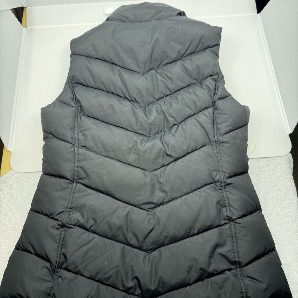 GAP Women's Black Puffer Vest - Picture 2 of 4